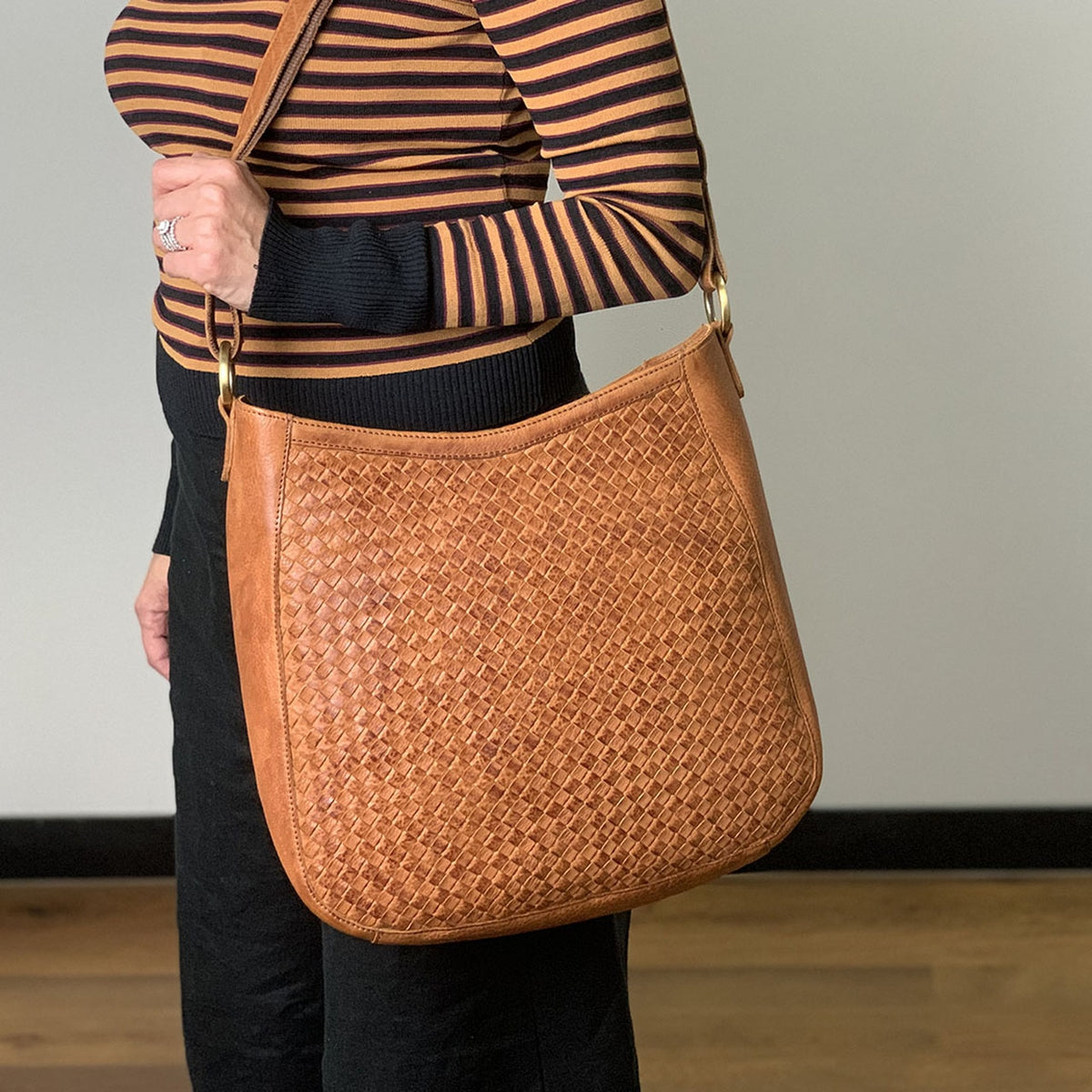 PIERRE CARDIN CROSS BODY CLUTCH